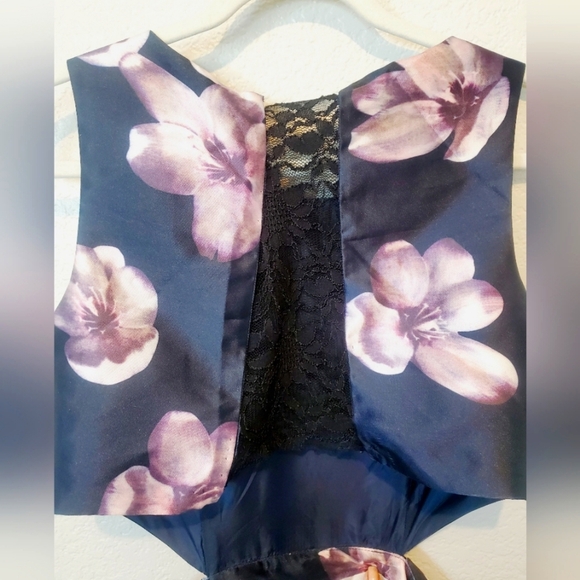 ANGL Navy & Lavender Floral Full Skirt Cut Out Back Midi Dress Size Medium - Picture 5 of 7